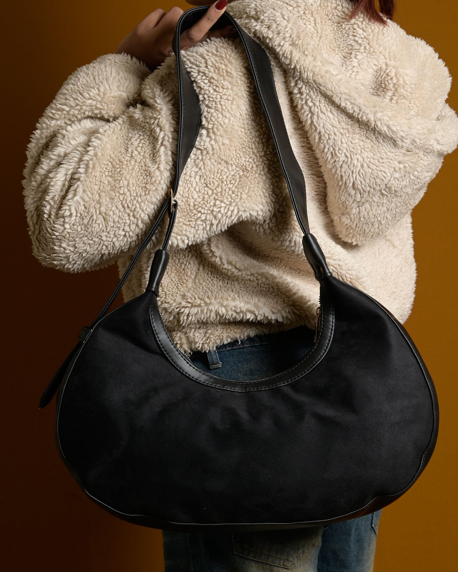 Crescent Shoulder Bag - Black